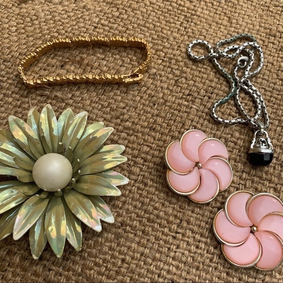 Vintage Estate Jewelry Group Lot Earrings Pins - Picture 5 of 8